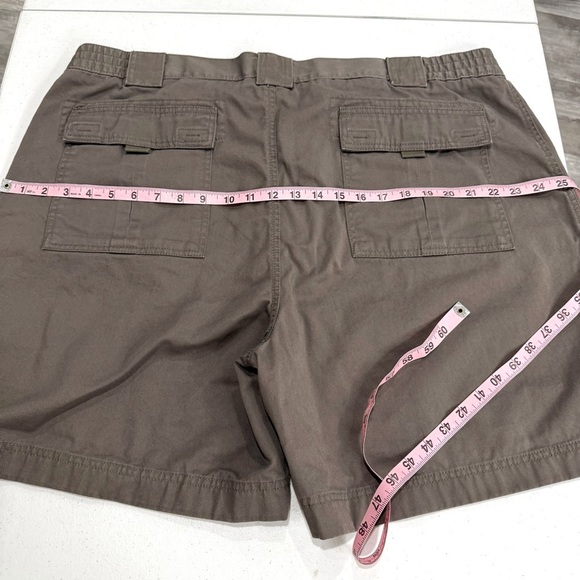 Roundtree & Yorke Cargo Shorts Side Elastic Waist Pockets Cotton Men’s Size 44 - Picture 8 of 9